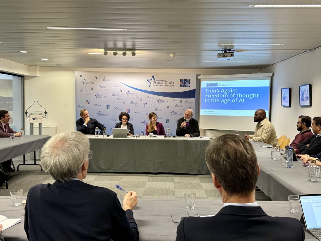The FoRB Roundtable Brussels-EU listens to ODIHR’s reports on Anti-Christian Hate Crime and on Artificial Intelligence 3 3 Roundtable IMG 4343